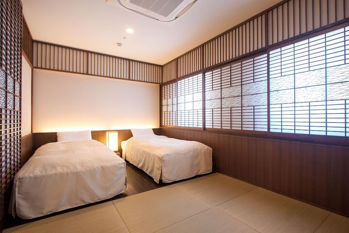 Room 17 of 37