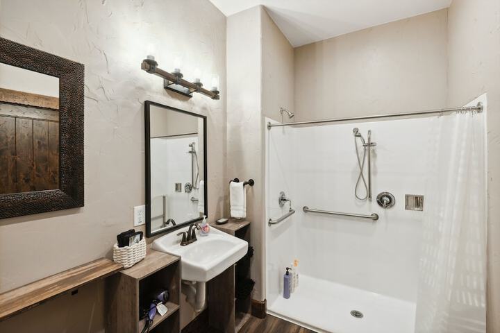 Room 80 of 225