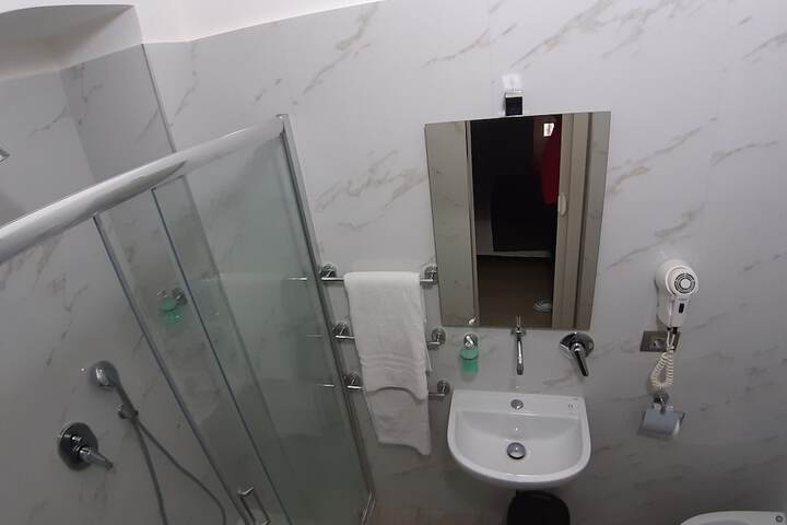 Room 16 of 37