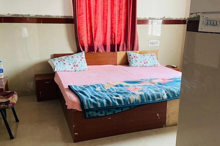 Room 3 of 9