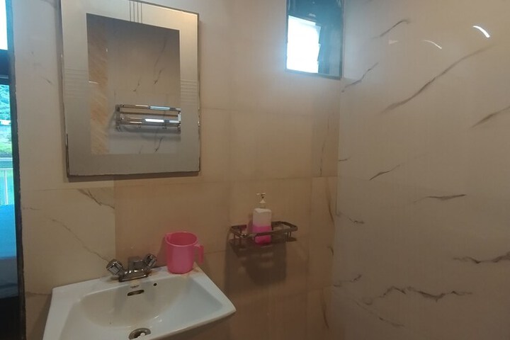 Room 4 of 20