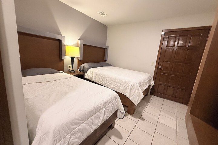 Room 8 of 28