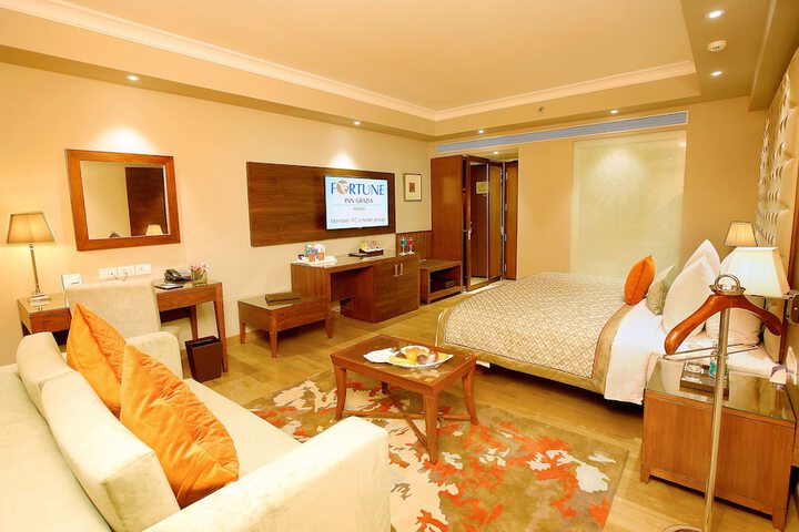 Room 6 of 44
