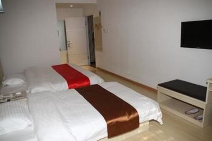 Room 11 of 34