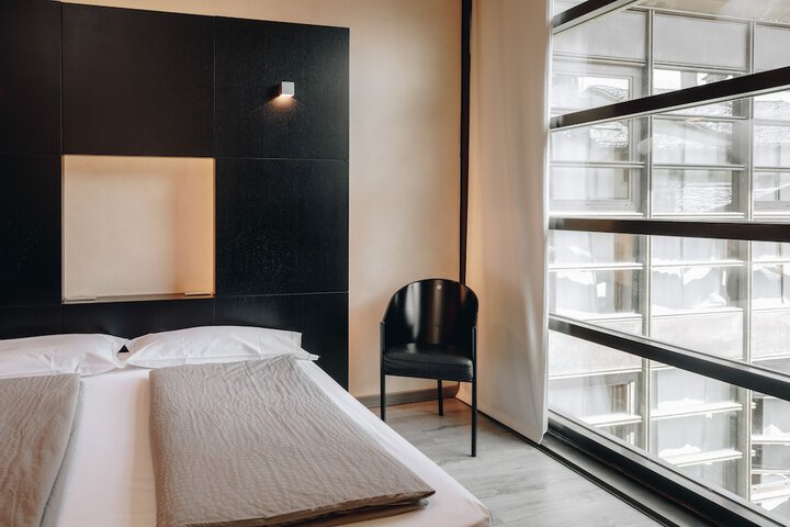 Room 10 of 22