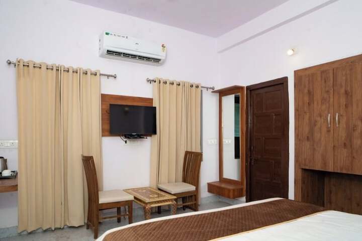 Room 15 of 39