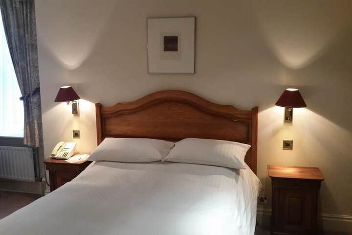Room 4 of 33