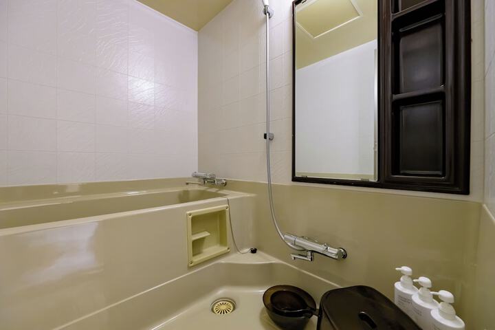 Room 42 of 86