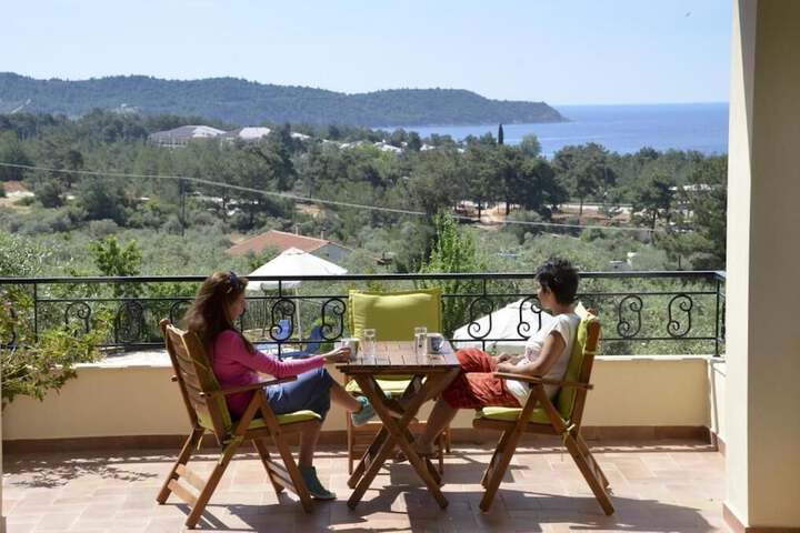 Dining 18 of 22