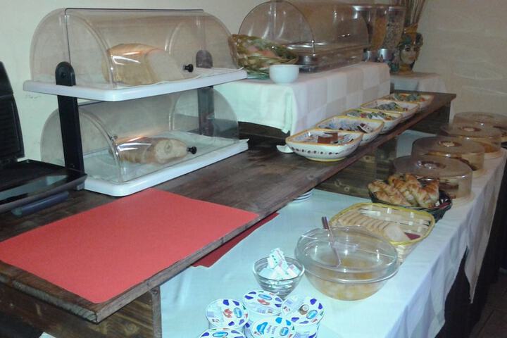 Breakfast/Coffee Service 20 of 45