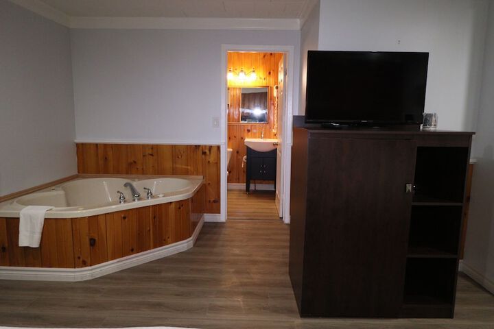 Classic Queen Bed (42 of 63)