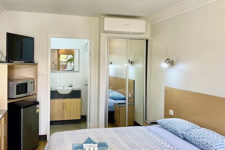 Room 3 of 32