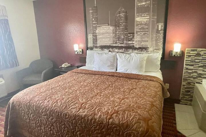 1 King Bed (8 of 9)