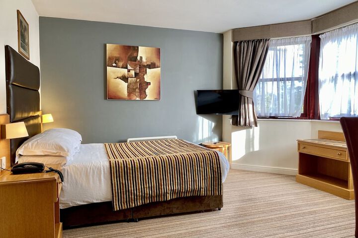 Room 28 of 103