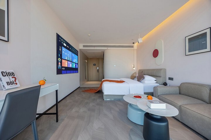 Room 32 of 60