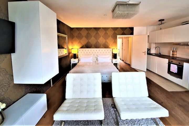 Room 7 of 19