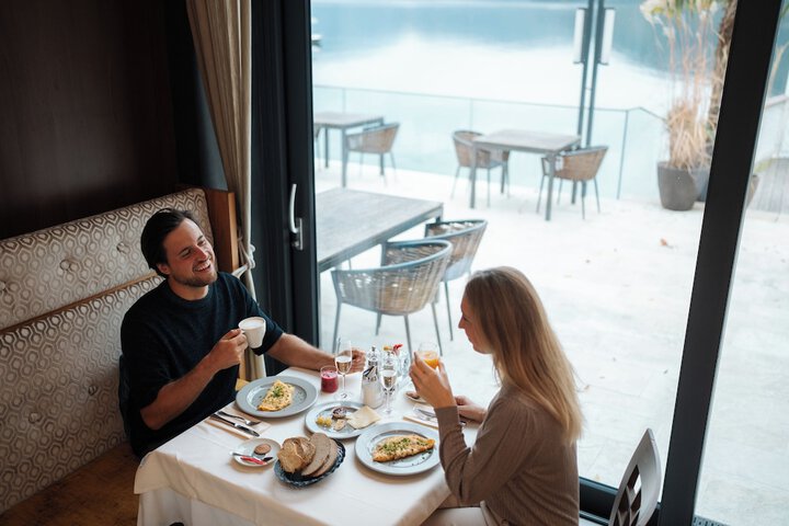 Dining 68 of 100