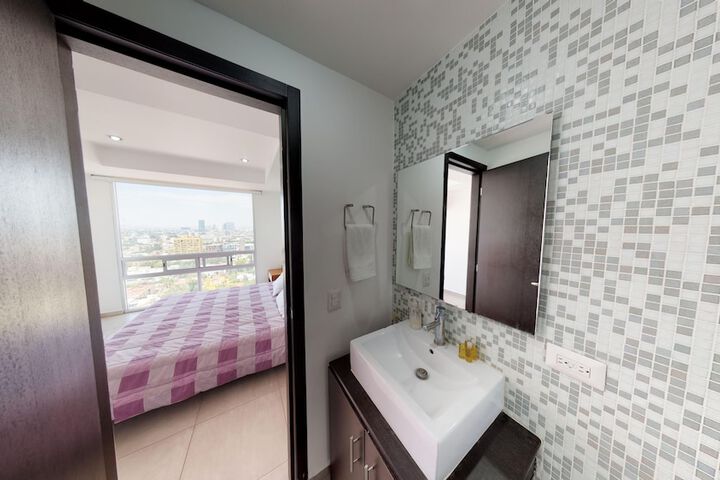 Room 9 of 14