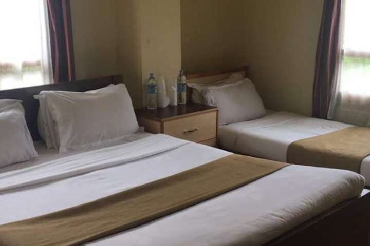 Room 4 of 16