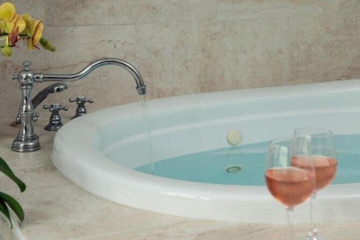 Hot Tub 31 of 54