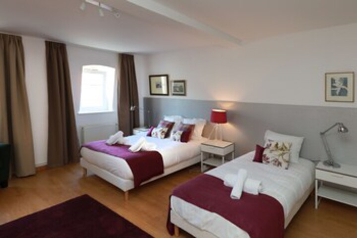 Room 14 of 16
