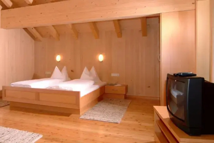 Room 3 of 11