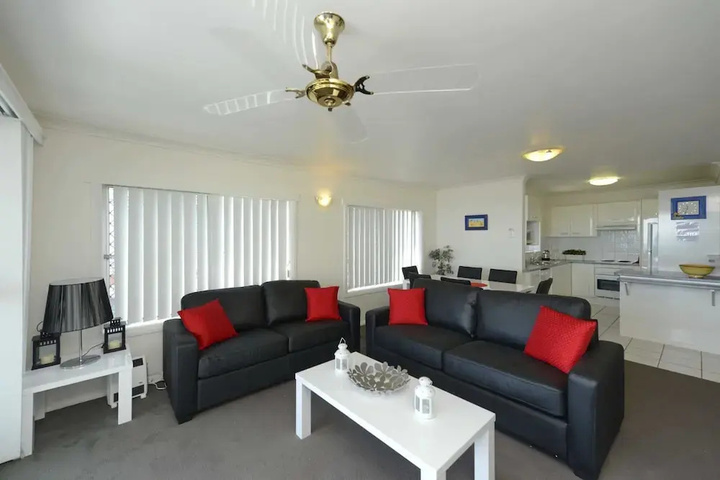 Room 4 of 11