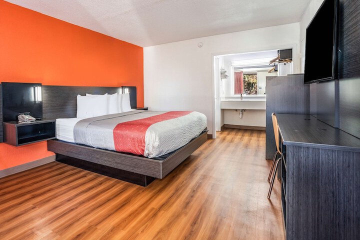 Room 14 of 30