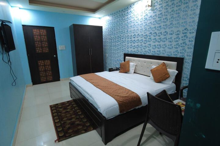Room 10 of 50