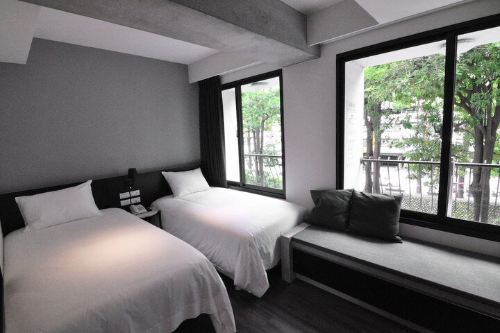 Room 30 of 77