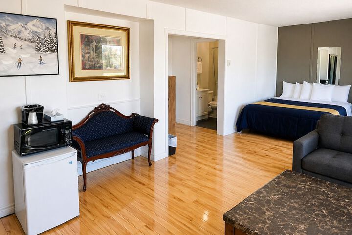 Room 27 of 65