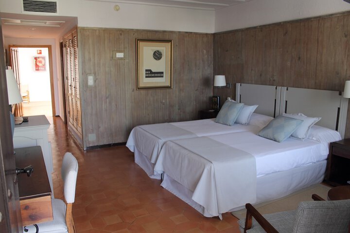 Room 12 of 52