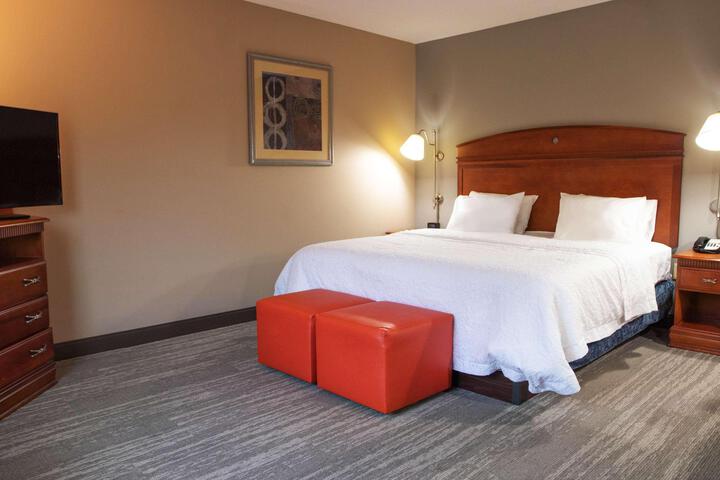 1 King Bed (5 of 9)