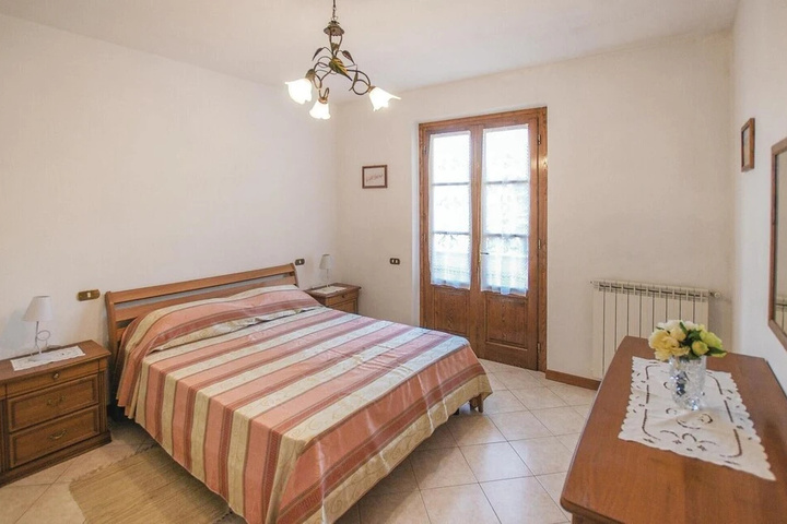 Room 4 of 18
