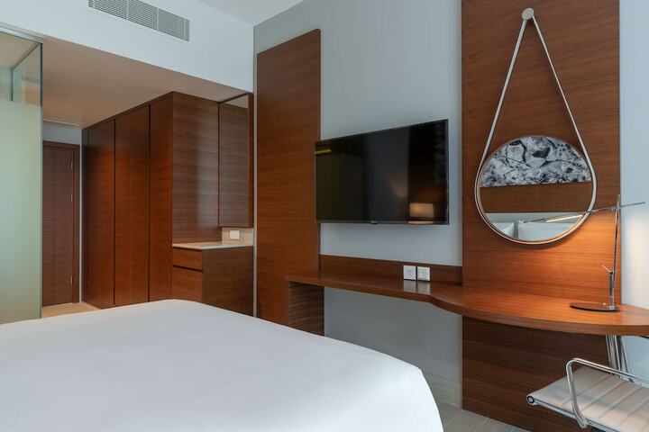 Room 9 of 108
