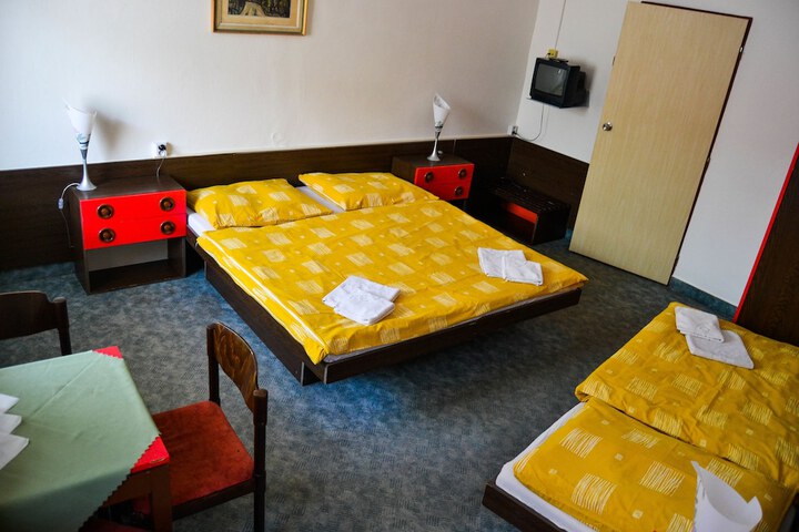 Room 18 of 77