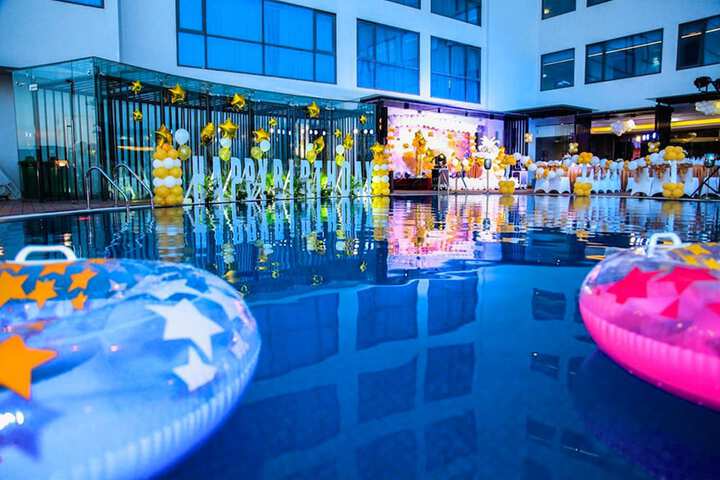 Hotel with Pool