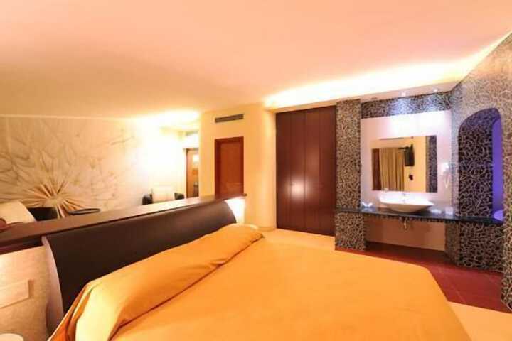 Room 15 of 98