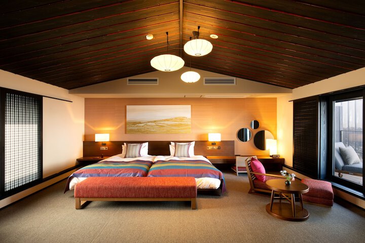 Room 7 of 32