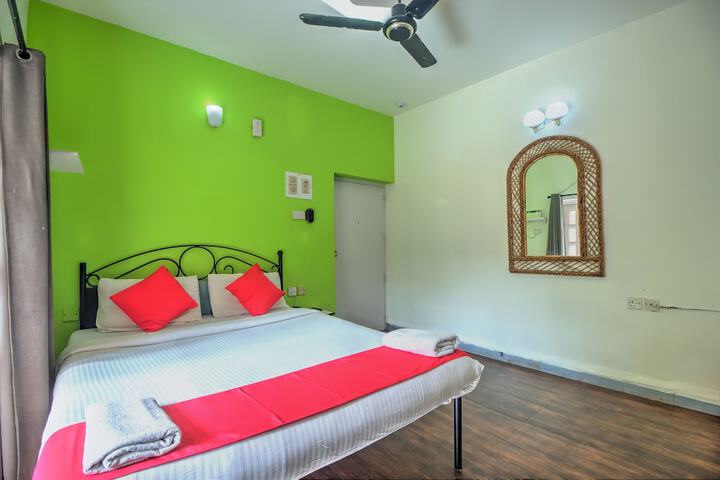 Room 6 of 10