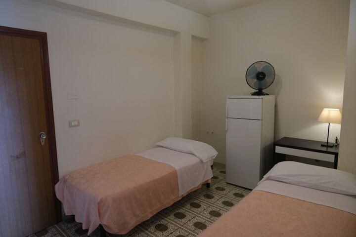 Room 12 of 28