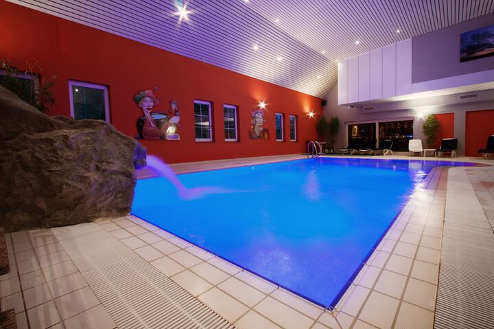 Pool 16 of 51