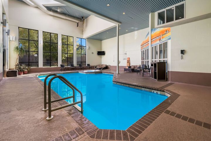 Pool Hotel