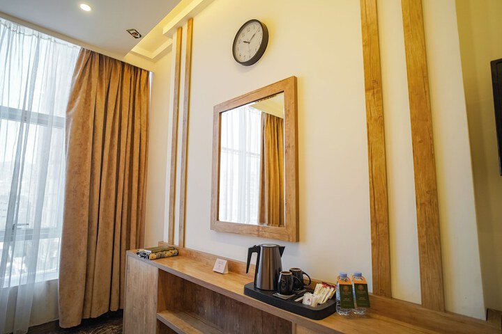 Room 9 of 28