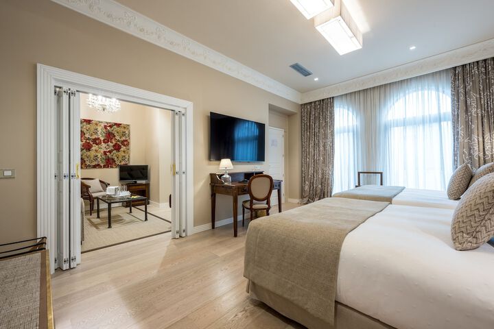 Room 9 of 42