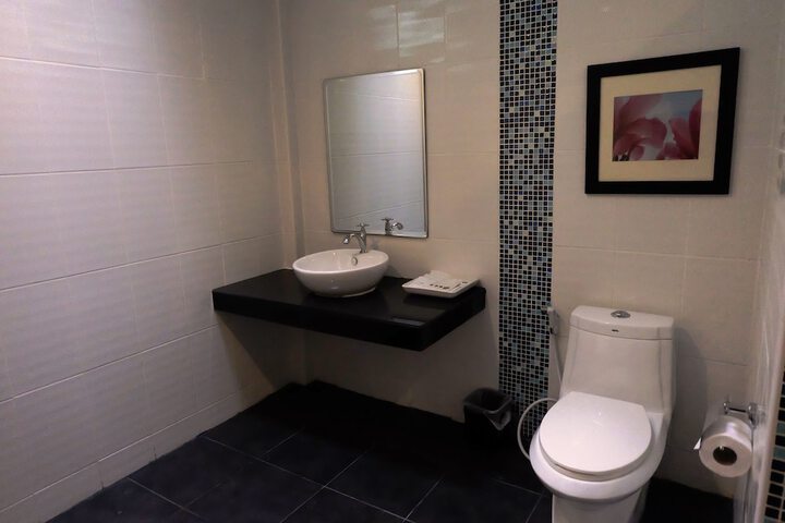 Room 18 of 182