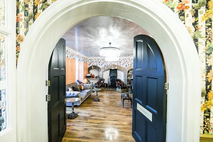 Lounge 200 of 240