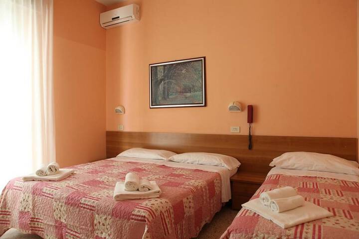 Room 24 of 40