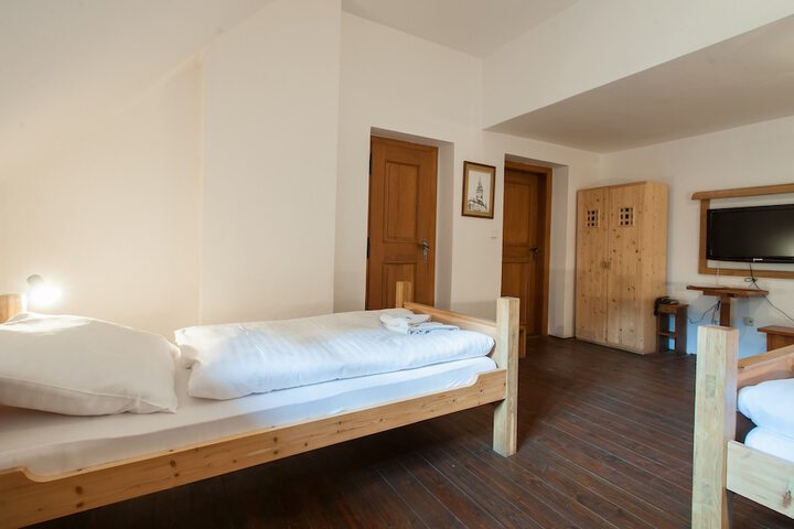 Room 28 of 94