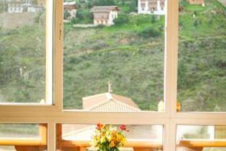 The 33rd Executive Suites